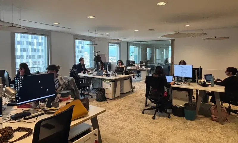 L'équipe Endya dans leurs bureaux