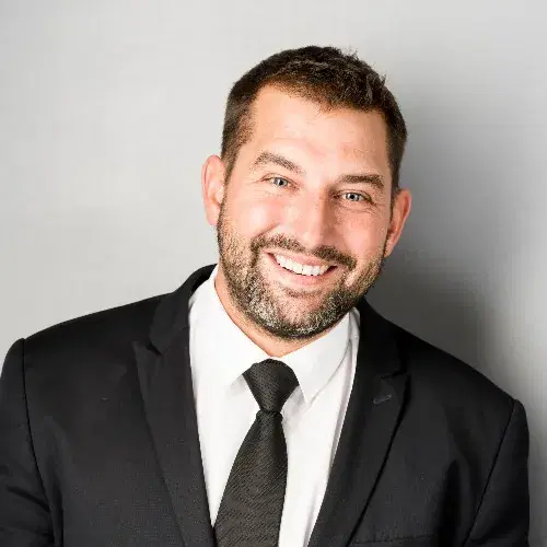 Portrait d'Aurélien Colin, dirigeant de Modra Conseil, client Lya