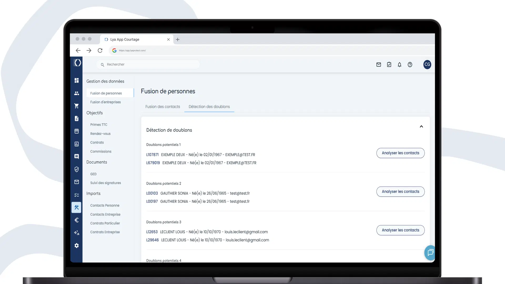 CRM courtier assurance - Outil de détection et fusion automatique des doublons pour une base de données contacts propre et fiable