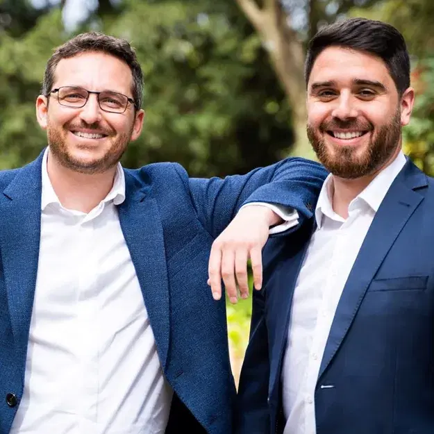 Portrait de Wilfrid Millet et Pierrick Fournier, fondateurs de Komon Courtage, clients Lya
