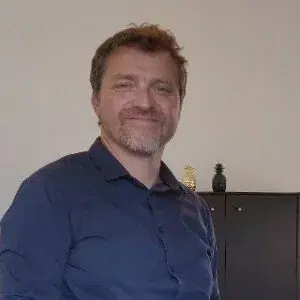 Portrait de Sylvain Caty, courtier en prêts et assurances, client Lya